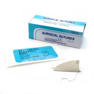 SEDA NEGRA CON AGUJA CON 75CM CADA SOBRE